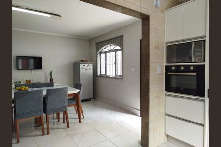 Casa à venda com 170m², 3 quartos e 2 vagas Casa à venda com 170m², 3 quartos e 2 vagasCozinha