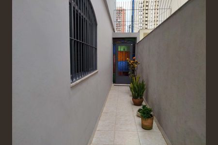 Casa à venda com 170m², 3 quartos e 2 vagas Casa à venda com 170m², 3 quartos e 2 vagasCorredor lateral