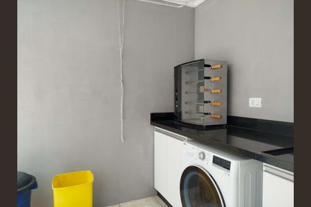 Casa à venda com 170m², 3 quartos e 2 vagas Casa à venda com 170m², 3 quartos e 2 vagasÁrea de serviço