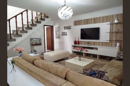 Casa à venda com 170m², 3 quartos e 2 vagas Casa à venda com 170m², 3 quartos e 2 vagasSala