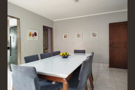 Casa à venda com 170m², 3 quartos e 2 vagas Casa à venda com 170m², 3 quartos e 2 vagasCopa