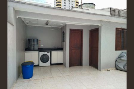 Casa à venda com 170m², 3 quartos e 2 vagas Casa à venda com 170m², 3 quartos e 2 vagasÁrea de serviço com edícula