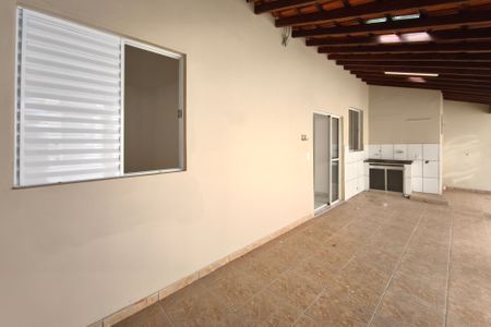 Casa à venda com 200m², 3 quartos e 3 vagas Casa à venda com 200m², 3 quartos e 3 vagasQuintal