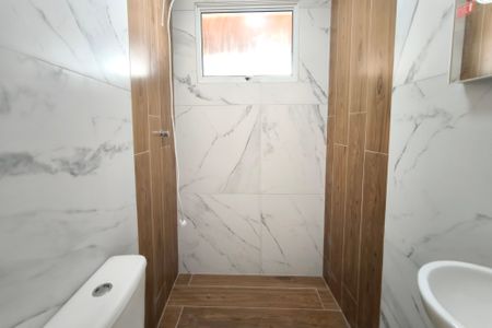 Casa à venda com 200m², 3 quartos e 3 vagas Casa à venda com 200m², 3 quartos e 3 vagasEdícula - Banheiro