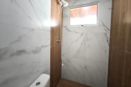 Casa à venda com 200m², 3 quartos e 3 vagas Casa à venda com 200m², 3 quartos e 3 vagasEdícula - Banheiro