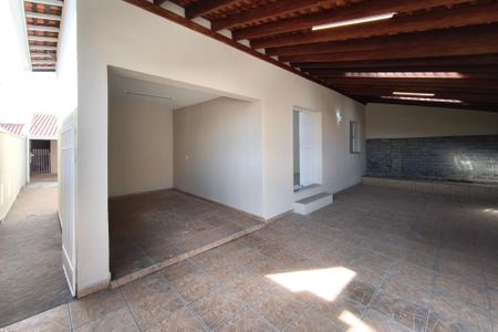 Casa à venda com 200m², 3 quartos e 3 vagas Casa à venda com 200m², 3 quartos e 3 vagasQuintal - Garagem