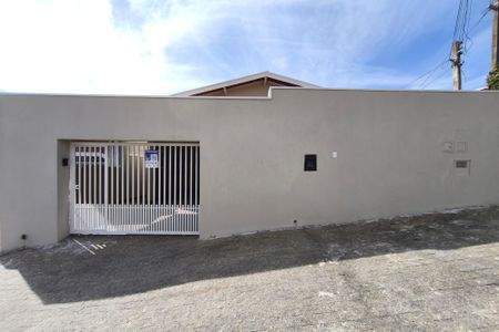 Casa à venda com 200m², 3 quartos e 3 vagas Casa à venda com 200m², 3 quartos e 3 vagasPLACA INSTALADA NA FACHADA
