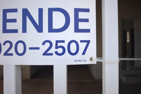 Casa à venda com 200m², 3 quartos e 3 vagas Casa à venda com 200m², 3 quartos e 3 vagasPLACA INSTALADA NA FACHADA