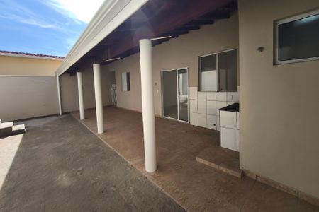 Casa à venda com 200m², 3 quartos e 3 vagas Casa à venda com 200m², 3 quartos e 3 vagasQuintal
