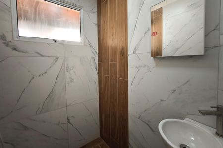 Casa à venda com 200m², 3 quartos e 3 vagas Casa à venda com 200m², 3 quartos e 3 vagasEdícula - Banheiro