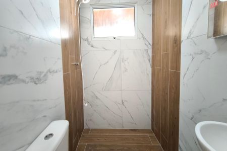 Casa à venda com 200m², 3 quartos e 3 vagas Casa à venda com 200m², 3 quartos e 3 vagasEdícula - Banheiro