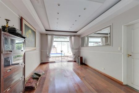 Casa à venda com 472m², 5 quartos e 6 vagas