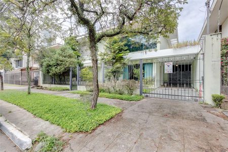 Casa à venda com 472m², 5 quartos e 6 vagas