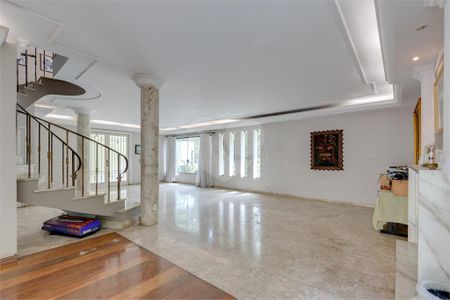 Casa à venda com 472m², 5 quartos e 6 vagas