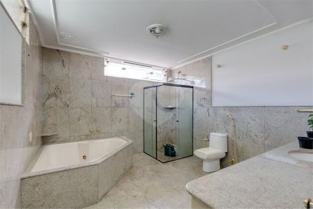 Casa à venda com 472m², 5 quartos e 6 vagas