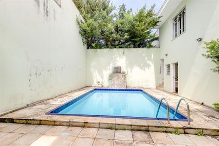 Casa à venda com 472m², 5 quartos e 6 vagas
