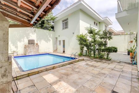 Casa à venda com 472m², 5 quartos e 6 vagas