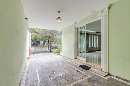 Casa à venda com 472m², 5 quartos e 6 vagas