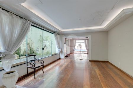 Casa à venda com 472m², 5 quartos e 6 vagas