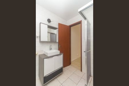 banheiro  de apartamento para alugar com 1 quarto, 46m² em Rio Branco, Porto Alegre