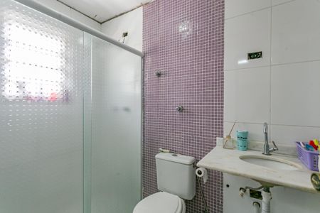 Casa à venda com 190m², 4 quartos e 2 vagas Casa à venda com 190m², 4 quartos e 2 vagasBanheiro da Suíte 1
