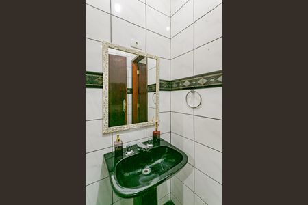 Casa à venda com 190m², 4 quartos e 2 vagas Casa à venda com 190m², 4 quartos e 2 vagasBanheiro