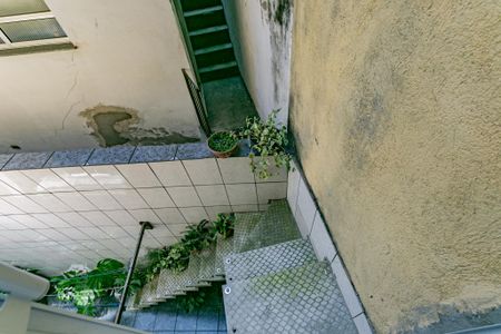 Casa à venda com 190m², 4 quartos e 2 vagas Casa à venda com 190m², 4 quartos e 2 vagasEscada