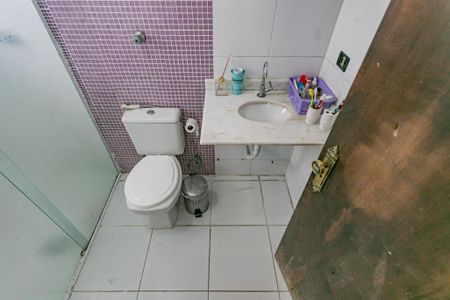 Casa à venda com 190m², 4 quartos e 2 vagas Casa à venda com 190m², 4 quartos e 2 vagasBanheiro da Suíte 1