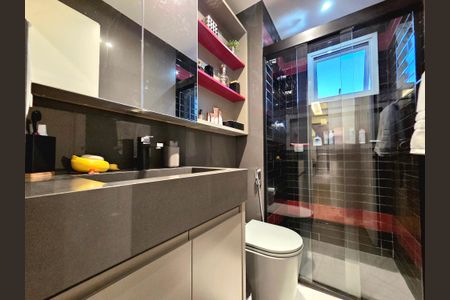 Apartamento para alugar com 129m², 2 quartos e 3 vagasSuíte 1 - banheiro senhor