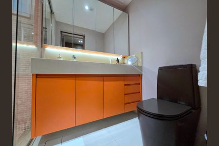 Apartamento para alugar com 129m², 2 quartos e 3 vagasSuíte 1 - banheiro senhora