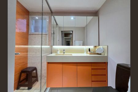 Apartamento para alugar com 129m², 2 quartos e 3 vagasSuíte 1 - banheiro senhora
