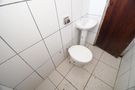 Casa para alugar com 143m², 2 quartos e 4 vagasPorão - Banheiro