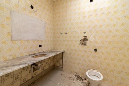 Casa à venda com 240m², 2 quartos e 1 vaga Casa à venda com 240m², 2 quartos e 1 vagaBanheiro da Suíte