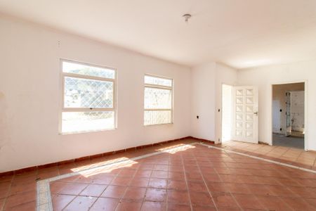 Casa à venda com 240m², 2 quartos e 1 vaga Casa à venda com 240m², 2 quartos e 1 vagaSala