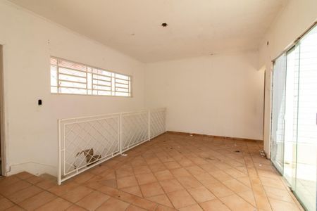 Casa à venda com 240m², 2 quartos e 1 vaga Casa à venda com 240m², 2 quartos e 1 vagaSala