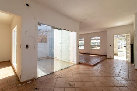 Casa à venda com 240m², 2 quartos e 1 vaga Casa à venda com 240m², 2 quartos e 1 vagaSala