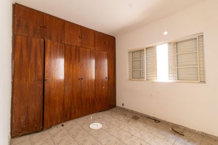 Casa à venda com 240m², 2 quartos e 1 vaga Casa à venda com 240m², 2 quartos e 1 vagaQuarto