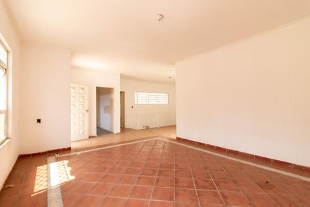 Casa à venda com 240m², 2 quartos e 1 vaga Casa à venda com 240m², 2 quartos e 1 vagaSala