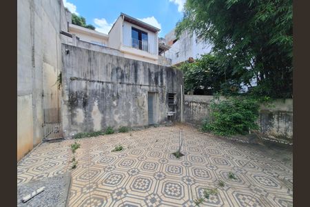 Casa para alugar com 250m², 4 quartos e 2 vagas Casa para alugar com 250m², 4 quartos e 2 vagasQuintal fundos