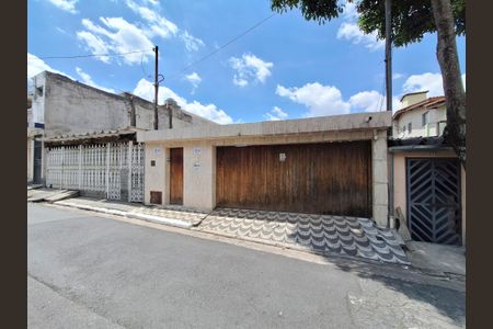 Casa para alugar com 250m², 4 quartos e 2 vagas Casa para alugar com 250m², 4 quartos e 2 vagasFachada