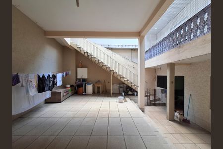 Casa para alugar com 250m², 4 quartos e 2 vagas Casa para alugar com 250m², 4 quartos e 2 vagasQuintal frente