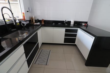 Casa à venda com 228m², 3 quartos e 2 vagasCozinha