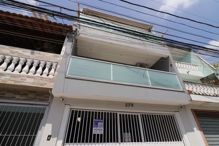 Casa à venda com 228m², 3 quartos e 2 vagasFachada