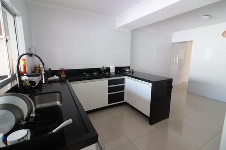 Casa à venda com 228m², 3 quartos e 2 vagasCozinha