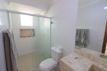 Casa à venda com 228m², 3 quartos e 2 vagasBanheiro da Suíte 1