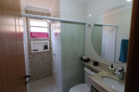 Casa à venda com 228m², 3 quartos e 2 vagasBanheiro 2