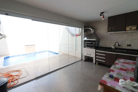 Casa à venda com 228m², 3 quartos e 2 vagasChurrasqueira