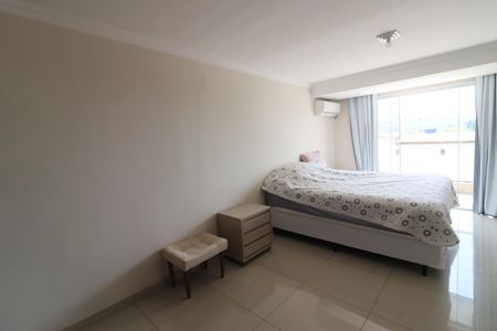 Casa à venda com 228m², 3 quartos e 2 vagasSuíte 1