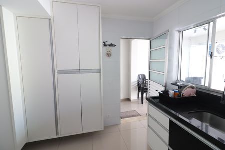 Casa à venda com 228m², 3 quartos e 2 vagasCozinha