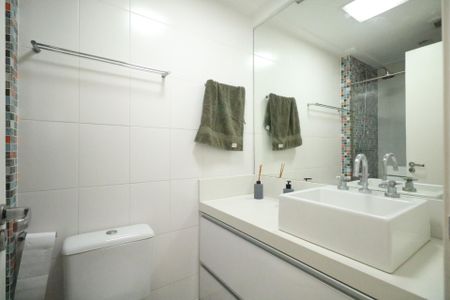 Apartamento à venda com 67m², 2 quartos e 2 vagasBanheiro